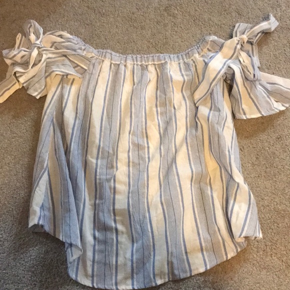 Rue21 Off shoulder shirt with shoulder ties - Picture 1 of 2